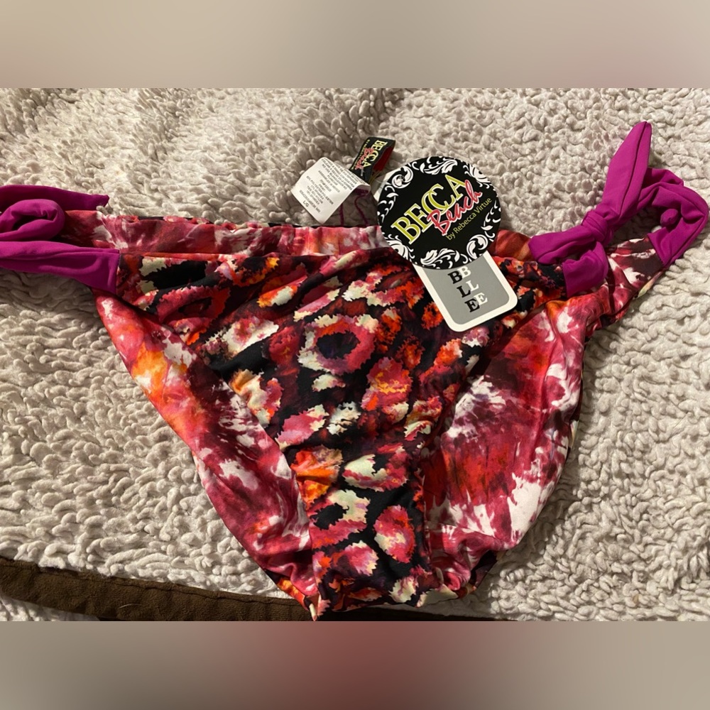 NWT Becca beach bikini. Size Lg.